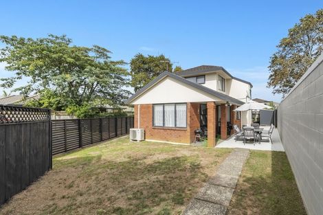 Photo of property in 2/1 Saints Court, Manurewa, Auckland, 2102