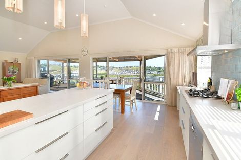 Photo of property in 100 Whangaparaoa Road, Red Beach, 0932
