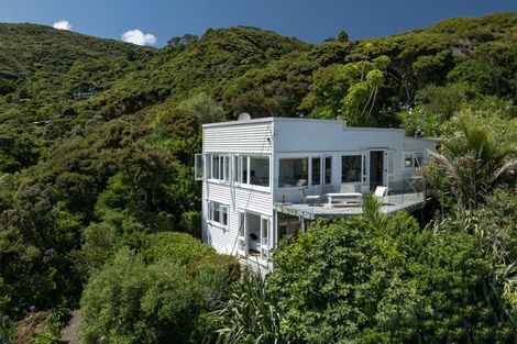 Photo of property in 42 Rayner Road, Piha, 0772