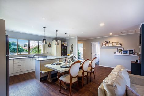 Photo of property in 3 Neta Grove, Henderson, Auckland, 0612