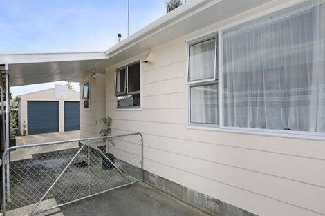 Photo of property in 4 Acacia Street, Kelvin Grove, Palmerston North, 4414