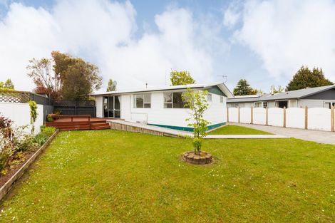 Photo of property in 28 Escort Grove, Awapuni, Palmerston North, 4412