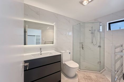 Photo of property in 42d Farringdon Street, Glen Innes, Auckland, 1072