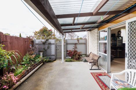 Photo of property in 15 Grange Place, Milson, Palmerston North, 4414