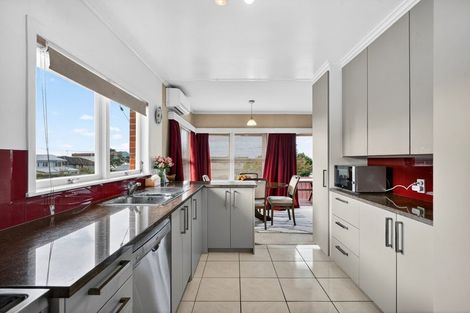 Photo of property in 1/2 Tye Road, Hillcrest, Auckland, 0627