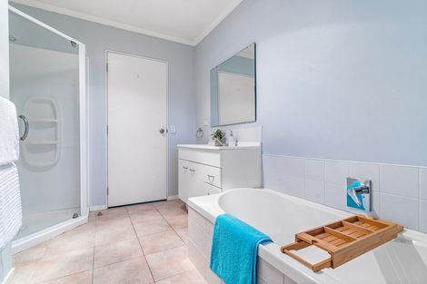 Photo of property in 12 Bokeen Lane, Flat Bush, Auckland, 2019