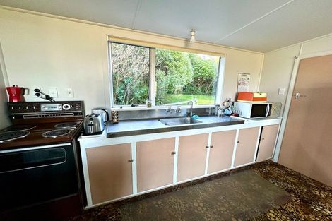 Photo of property in 14 Totara Street, Kaka Point, 9271