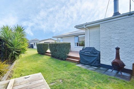 Photo of property in 11 Hannah Place, Redwood, Christchurch, 8051
