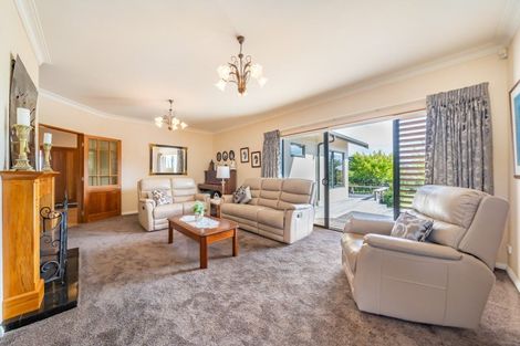 Photo of property in 32 Paekakariki Hill Road, Pauatahanui, Porirua, 5381