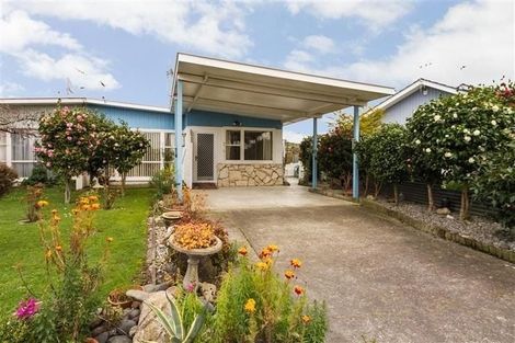 Photo of property in 6a Hollows Crescent, Takaro, Palmerston North, 4412
