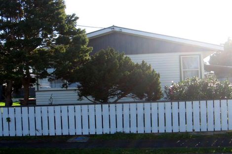 Photo of property in 2 Hardie Grove, Featherston, 5710