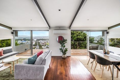 Photo of property in 124 Townsend Road, Miramar, Wellington, 6022