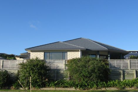 Photo of property in 103 Realm Drive, Paraparaumu, 5032