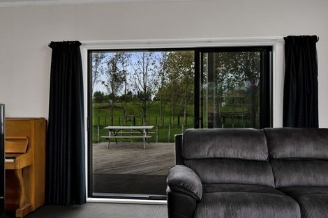 Photo of property in 10 Karaka Street, Inglewood, 4330