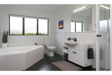 Photo of property in 2/77 Harvey Street, Waipahihi, Taupo, 3330