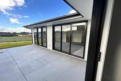 Photo of property in 4 Trevor Mcmiken Drive, Patumahoe, 2679