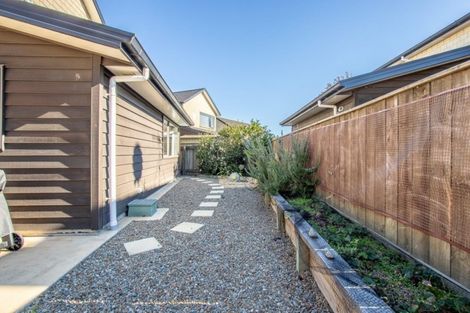 Photo of property in 17 Bluewater Place, Paraparaumu, 5032