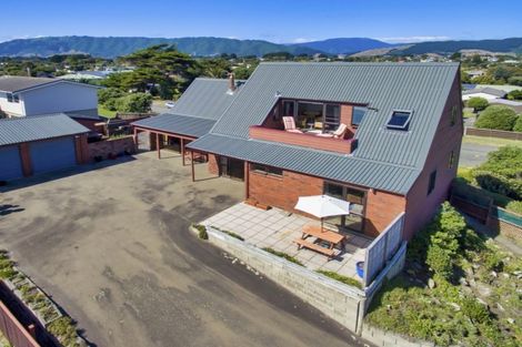 Photo of property in 115 Tutere Street, Waikanae Beach, Waikanae, 5036
