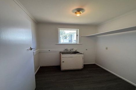 Photo of property in 5 Lynwood Road, New Lynn, Auckland, 0600