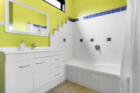 Photo of property in 9 Ginders Drive, Massey, Auckland, 0614