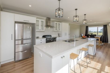 Photo of property in 88 Pohutukawa Drive, Levin, 5571