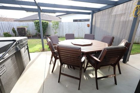 Photo of property in 17 Harding Drive, Papamoa Beach, Papamoa, 3118