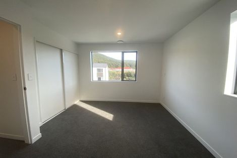 Photo of property in 1 Ara Paiwhenua, Tawa, Wellington, 5028