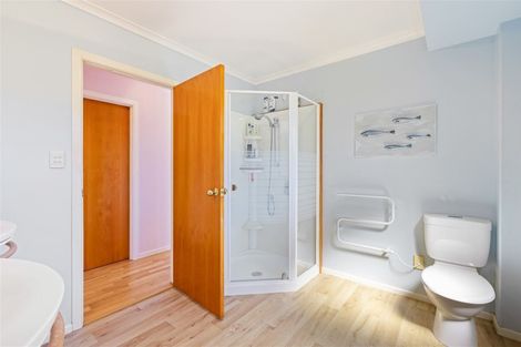 Photo of property in 26 Trelawn Place, Cockle Bay, Auckland, 2014