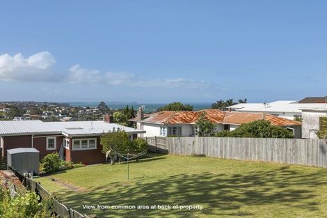 Photo of property in 2/613 Beach Road, Rothesay Bay, Auckland, 0630