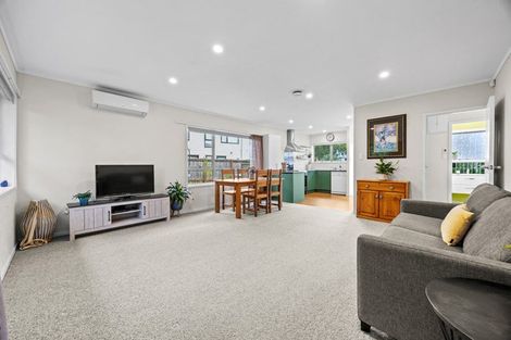 Photo of property in 2/4 Illana Place, Ranui, Auckland, 0612