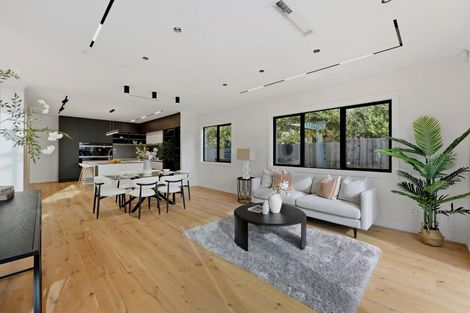 Photo of property in 6a Gulf Crest, Bucklands Beach, Auckland, 2012
