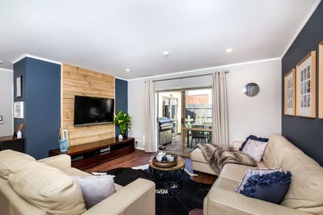 Photo of property in 3 Neta Grove, Henderson, Auckland, 0612