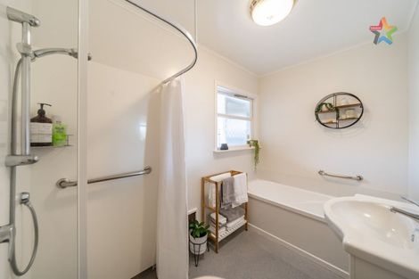 Photo of property in 33 Russell Road, Wainuiomata, Lower Hutt, 5014