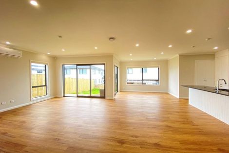Photo of property in 15 Craigs Way, Hobsonville, Auckland, 0616