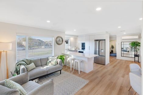 Photo of property in 33 Kirsten Place, Parklands, Christchurch, 8083