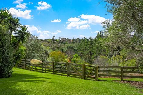 Photo of property in 1/4 Roberts Road, Matakatia, Whangaparaoa, 0930