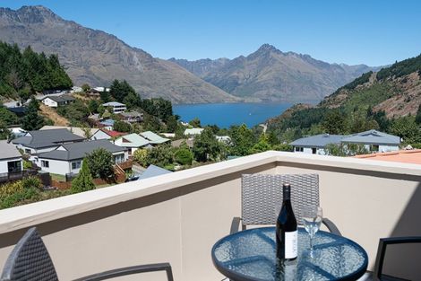 Photo of property in 12 Greenstone Place, Fernhill, Queenstown, 9300