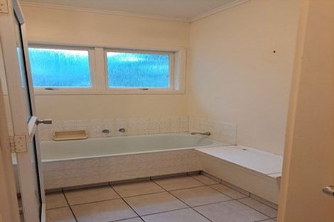 Photo of property in 280 Great South Road, Papakura, 2110