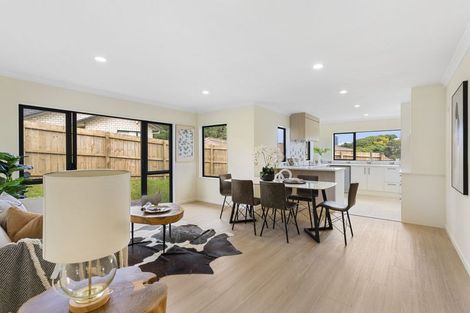 Photo of property in 10 Mediterranean Way, Goodwood Heights, Auckland, 2105