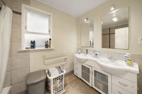 Photo of property in 4 Crampton Place, Manurewa, Auckland, 2102