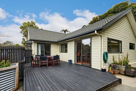 Photo of property in 3 Koukou Place, Normandale, Lower Hutt, 5010