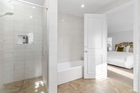 Photo of property in 5 Merivale Lane, Merivale, Christchurch, 8014