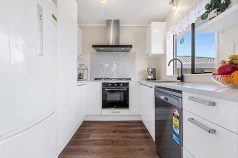 Photo of property in 1/4 Spring Grove, Henderson, Auckland, 0612