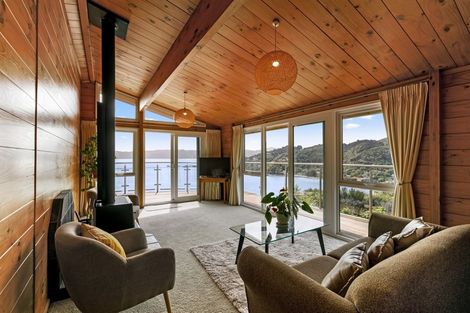 Photo of property in 59 Waitohu Road, York Bay, Lower Hutt, 5013