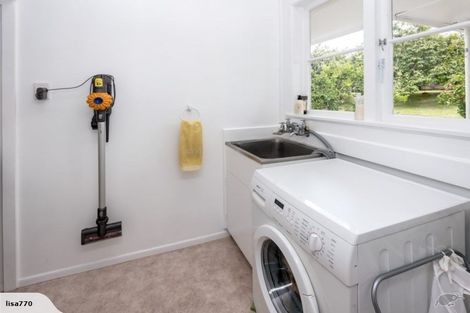 Photo of property in 15 Ellesmere Crescent, Pakuranga Heights, Auckland, 2010