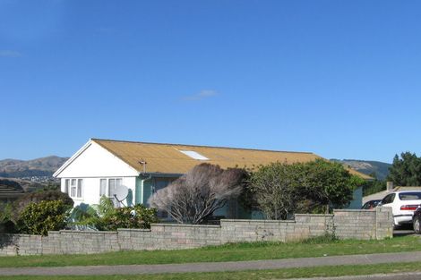 Photo of property in 25 Takapuwahia Drive, Takapuwahia, Porirua, 5022