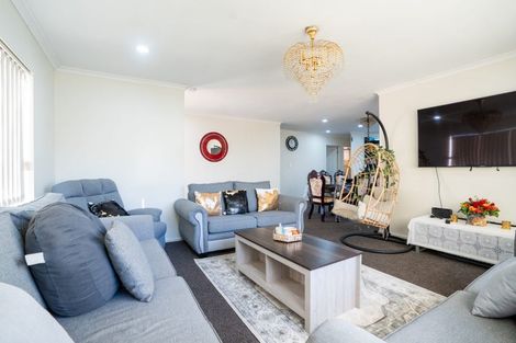 Photo of property in 63 Castlefinn Drive, Weymouth, Auckland, 2103