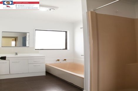 Photo of property in 12 Tetrarch Place, Totara Vale, Auckland, 0629