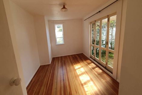 Photo of property in 22 Banks Street, Marfell, New Plymouth, 4310
