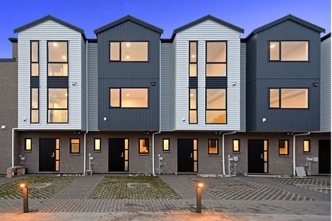 Photo of property in 11 Waru Lane, Te Atatu Peninsula, Auckland, 0610